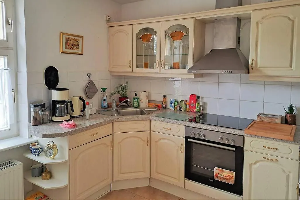 Town-Villa, Apartment, Living Room With Big Sofa Bed , 2 Bedroom, 1Kitchen, 1Bathroom, 1 Office, 1 Garden Berlín 0*,