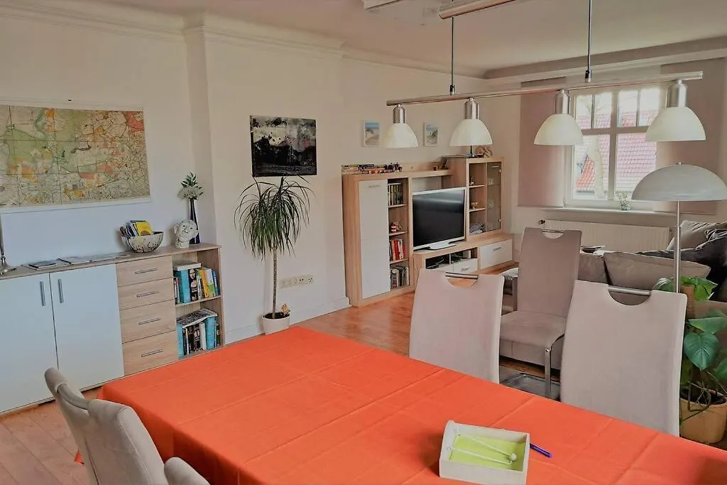 Town-Villa, Apartment, Living Room With Big Sofa Bed , 2 Bedroom, 1Kitchen, 1Bathroom, 1 Office, 1 Garden Berlín Apartmán