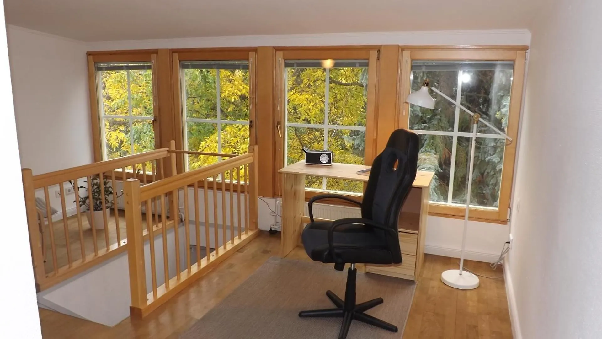 Town-Villa, Apartment, Living Room With Big Sofa Bed , 2 Bedroom, 1Kitchen, 1Bathroom, 1 Office, 1 Garden Berlín