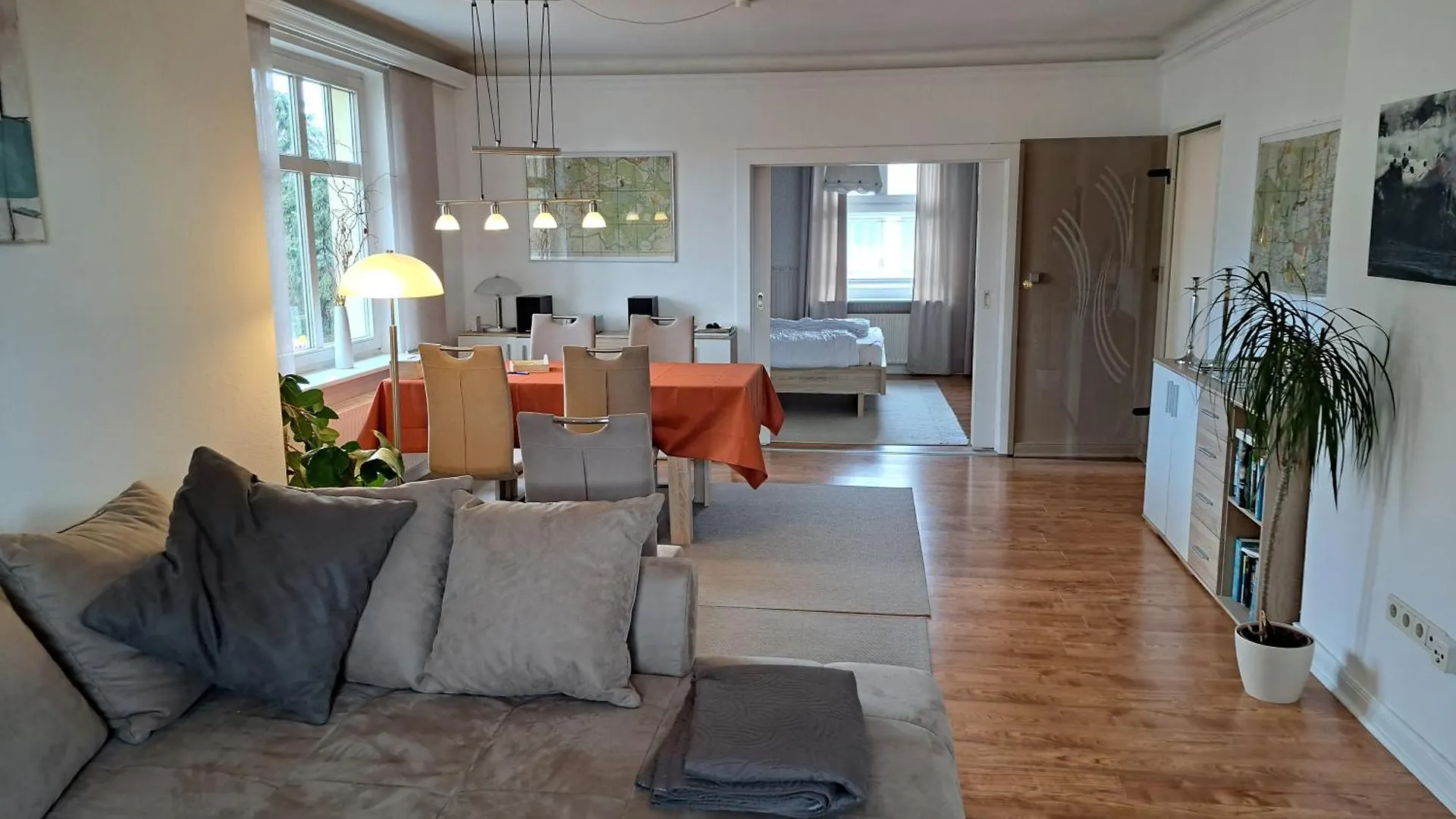 Town-Villa, Apartment, Living Room With Big Sofa Bed , 2 Bedroom, 1Kitchen, 1Bathroom, 1 Office, 1 Garden Berlín Německo