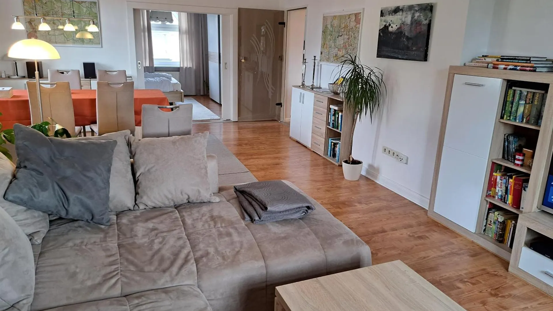 Town-Villa, Apartment, Living Room With Big Sofa Bed , 2 Bedroom, 1Kitchen, 1Bathroom, 1 Office, 1 Garden Berlín 0*,  Německo